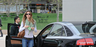 Gisele Bundchen esce dalla sua Audi A8