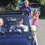 Carlo Conti a bordo della storica Fiat 500