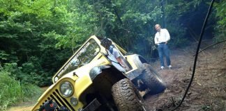 Un fuoristrada in azione al Jeepers meeting