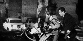 Marcello Mastroianni con la Triumph TR3 della Dolce Vita