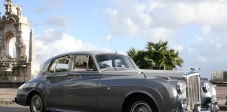 Un'auto d'epoca