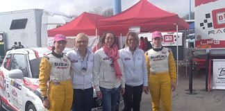 Pilotesse e navigatrici durante un rally a Brescia