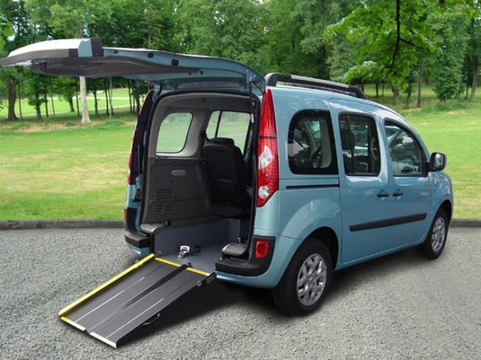 auto per disabili con pedana