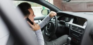 ritiro patente per chi guida con cellulare