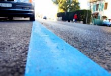 Parcheggi fotovoltaici, risparmi fino a 32.000 euro l’anno: obbligo in Francia, stop nel Regno Unito e Italia in attesa