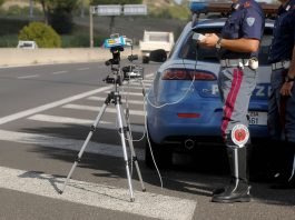 Autovelox nelle località di mare e montagna: gli impianti da conoscere prima di partire per le vacanze 2026 Multa autovelox