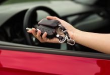 Auto già nei piazzali e nuovi obblighi di sicurezza: quali modelli rischiano di non poter essere immatricolati