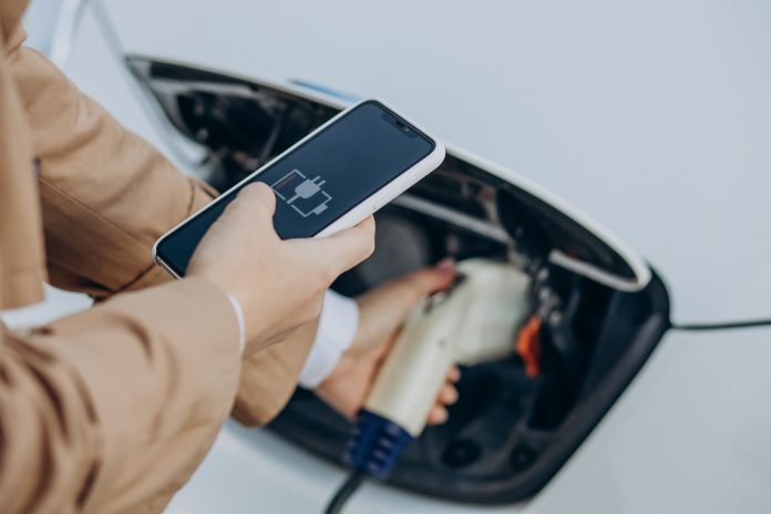 connettore auto elettrica