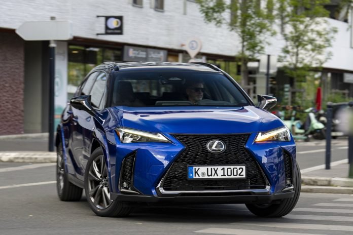 LEXUS UX 300h F-SPORT AWD