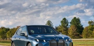 BMW iX, il restyling