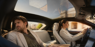 Mal d'auto, le elettriche fanno venire la nausea con frenata rigenerativa, assenza di rumore e schermi invasivi?