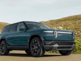 Rivian R2 alla prova per 500 km: autonomia reale, consumi e tempi di ricarica rapida Rivian R2