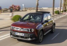 Renault 4 Plein Sud, la riedizione con la spina dell’utilitaria francese Renault 4 Plein Sud